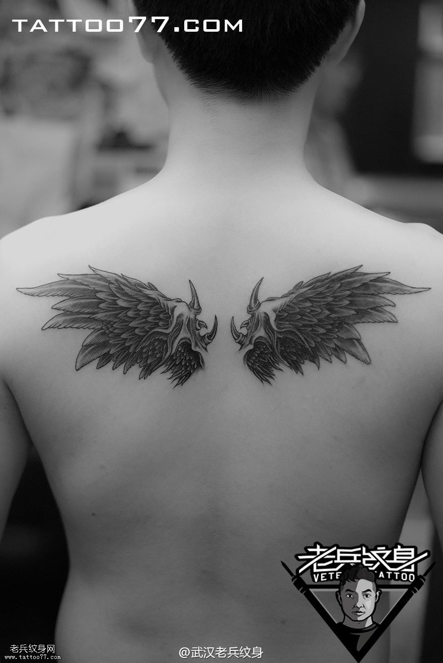 后背天使翅膀纹身图案作品