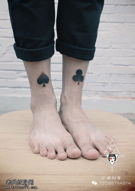 脚腕上的扑克牌纹身图案