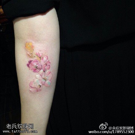 粉墨桃花纹身图案