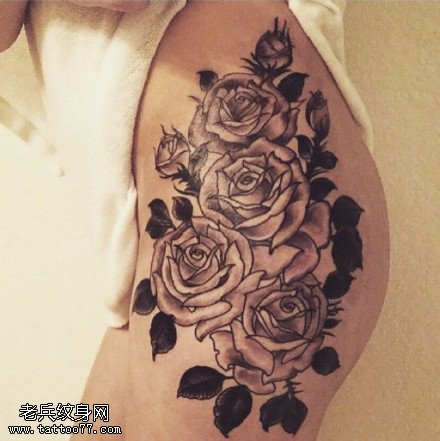 臀部玫瑰花纹身图案