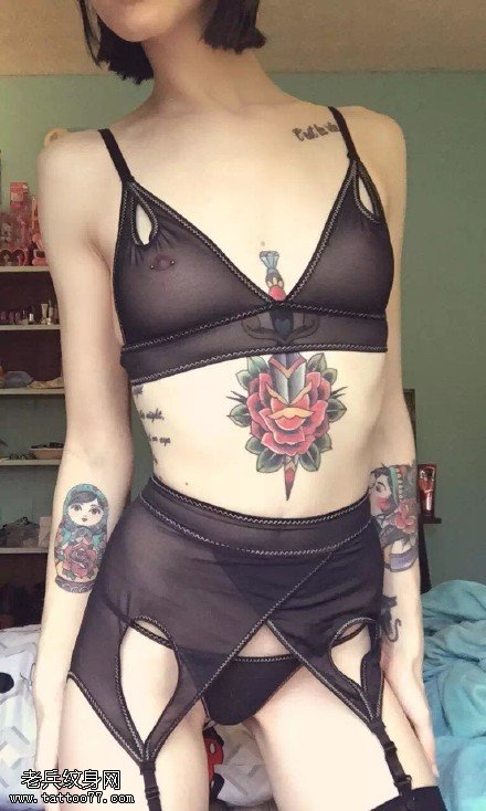 性感女郎的个性纹身图案