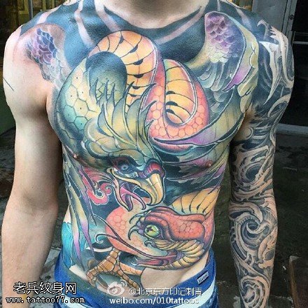 彩绘老鹰蛇花甲纹身图案