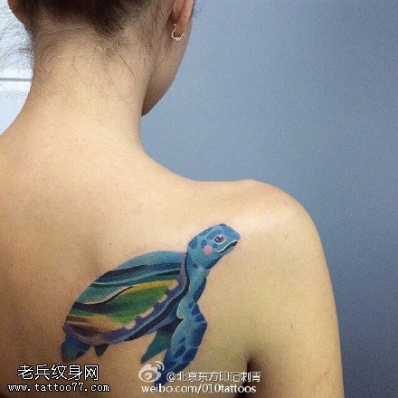 肩膀上的海龟纹身图案