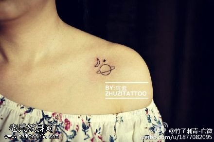 肩膀的星球月亮纹身图案