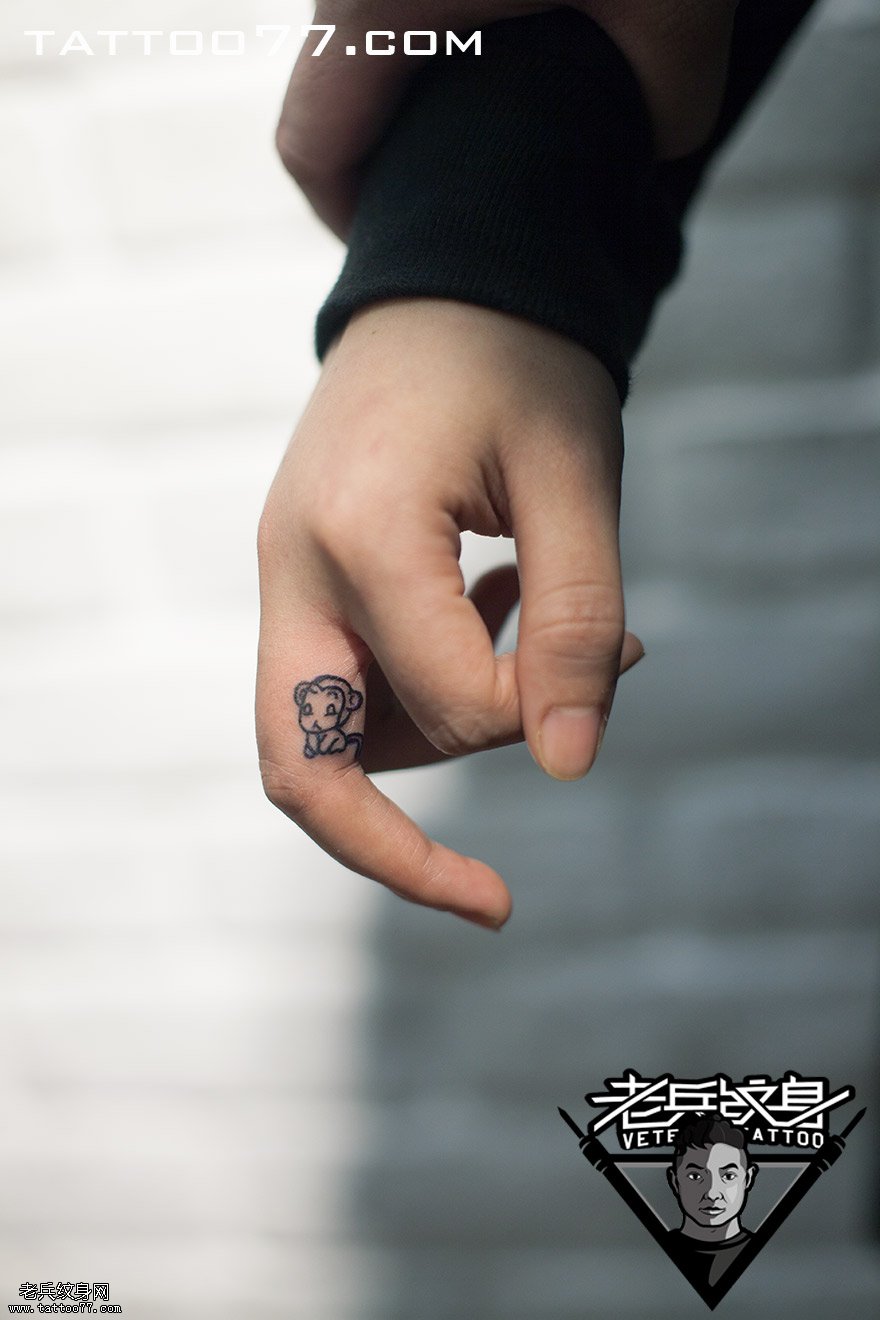 手指可爱线条猴子纹身图案作品