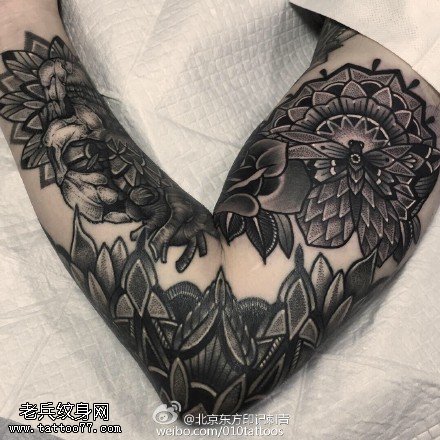 手臂上的性感梵花纹身图案