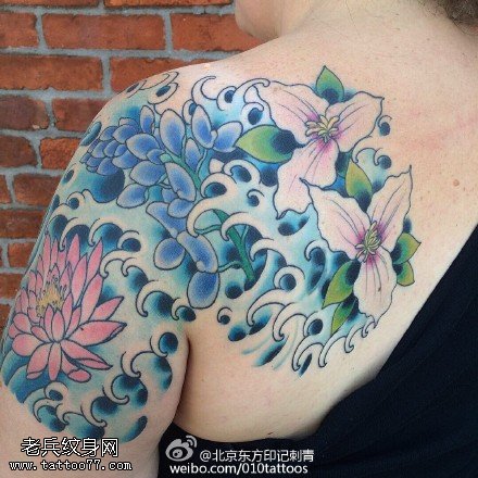 肩膀清新莲花纹身图案