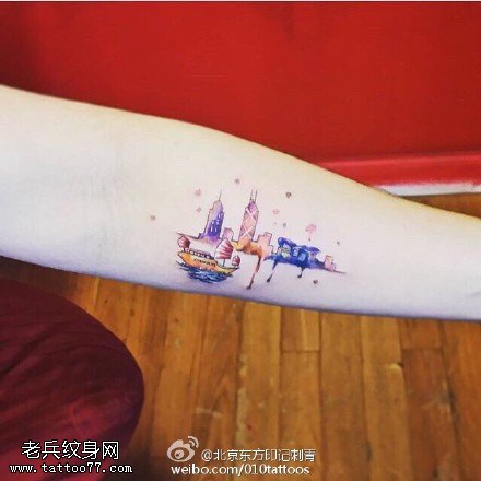 手臂海市蜃楼纹身图案