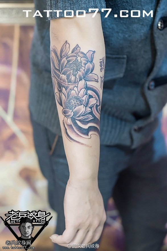手部莲花纹身图案作品