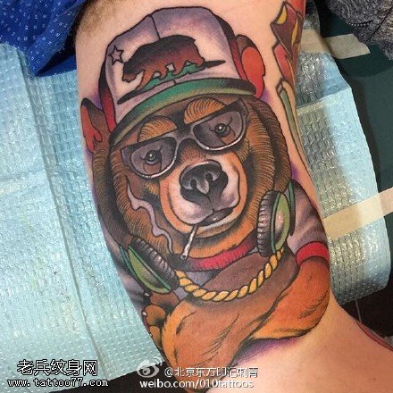 手臂可爱的熊纹身图案