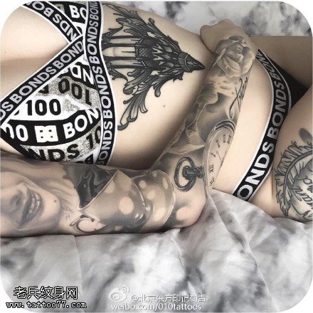 经典美女纹身图案