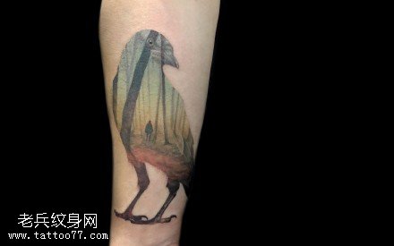 手臂的鸟儿风景纹身图案