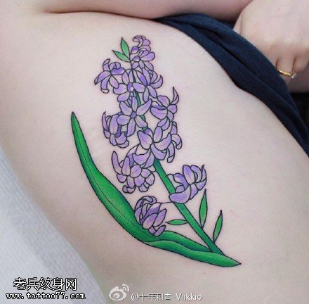 肩膀清新的薰衣草纹身图案