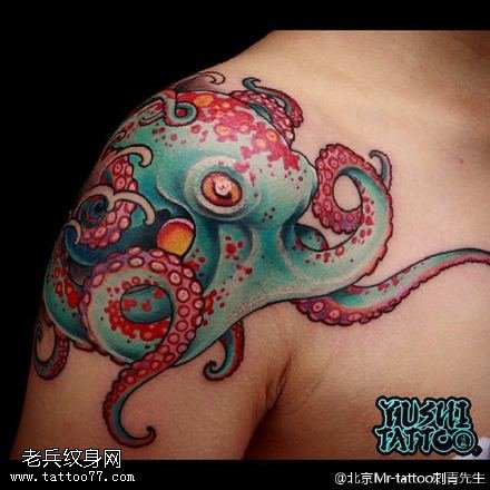 肩膀的大章鱼纹身图案