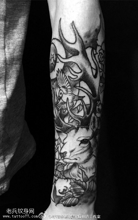 手臂鸟儿鹿纹身图案