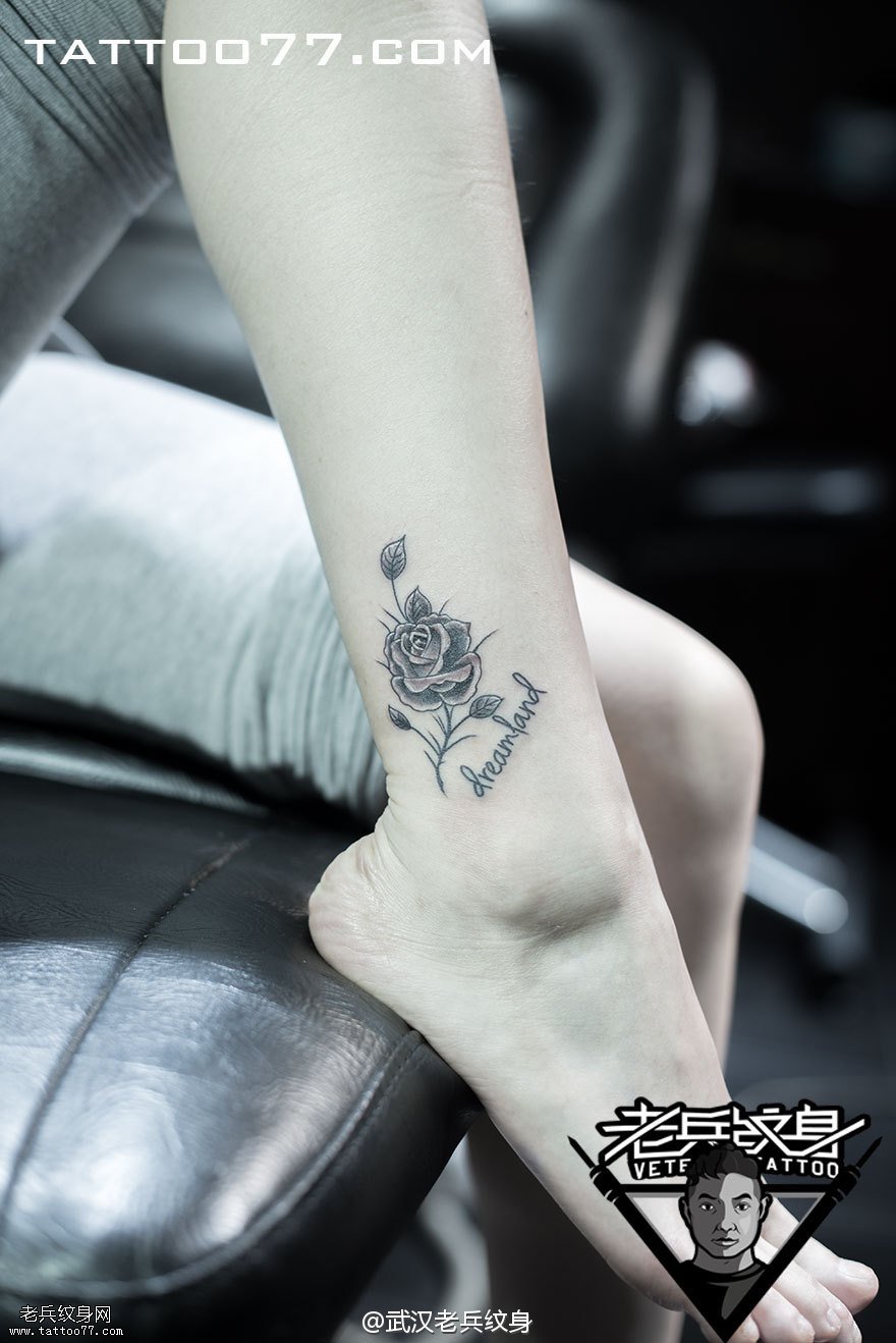 脚踝玫瑰花纹身图案作品