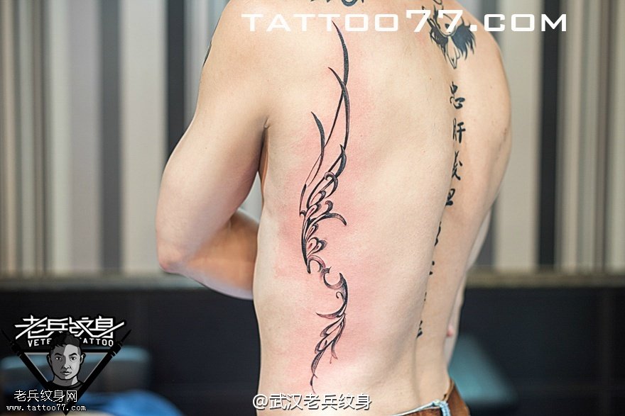 侧腰藤蔓纹身图案作品