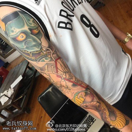 手臂的面具般若纹身图案