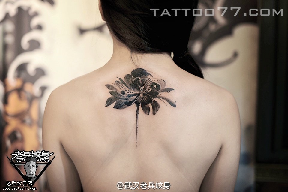 颈部喷墨莲花纹身图案作品