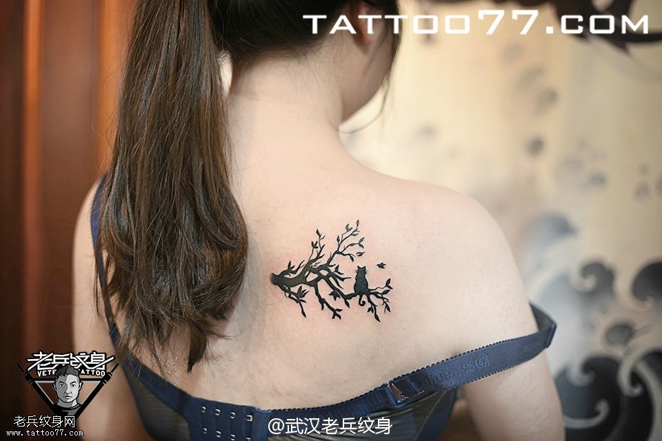 肩背树纹身图案作品
