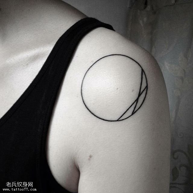 肩部点刺圆纹身图案