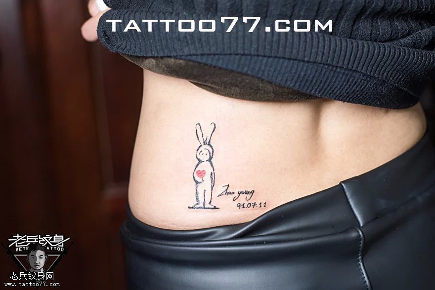 情侣可爱兔子女孩纹身图案作品