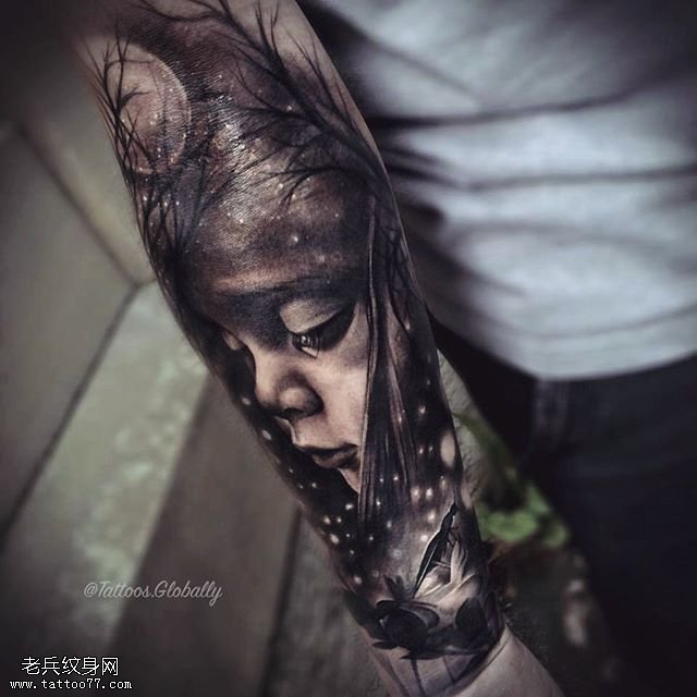 手臂夜空肖像纹身图案