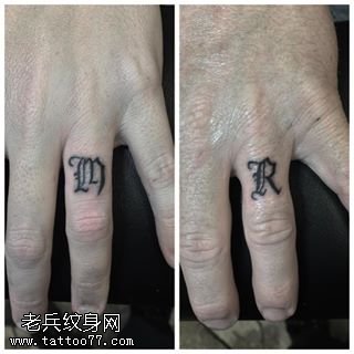 手心里的纹身也很美