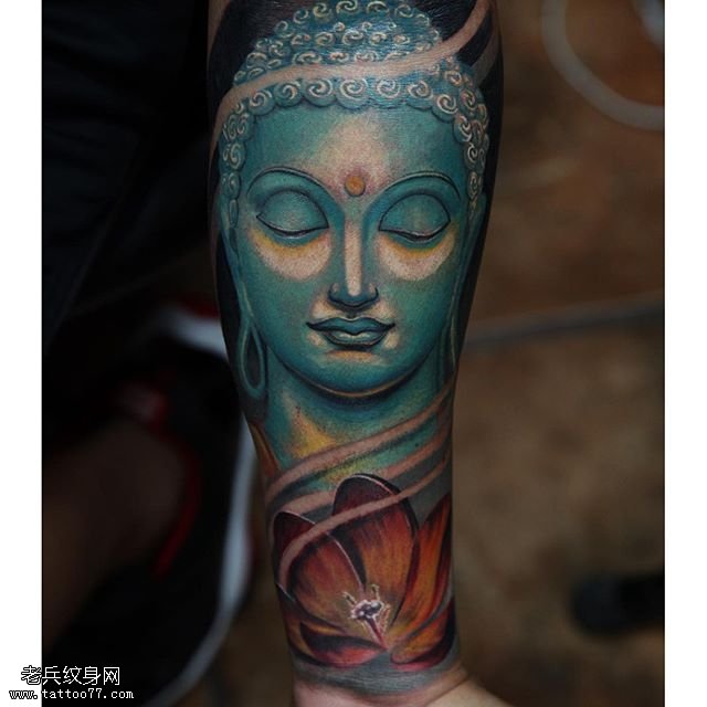 手臂的佛头纹身图案