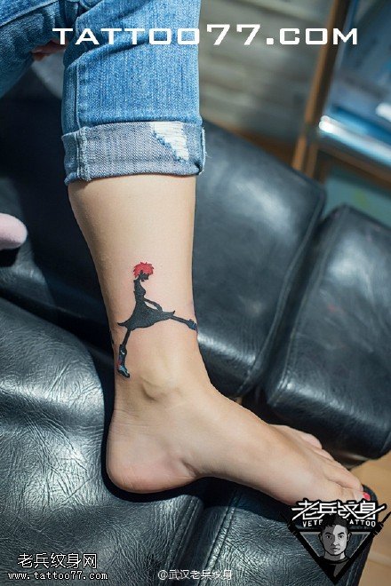 脚踝卡通美女纹身图案作品