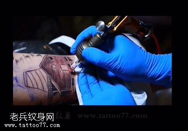 武汉纹身师兵哥制作小腿星空纹身图案视频
