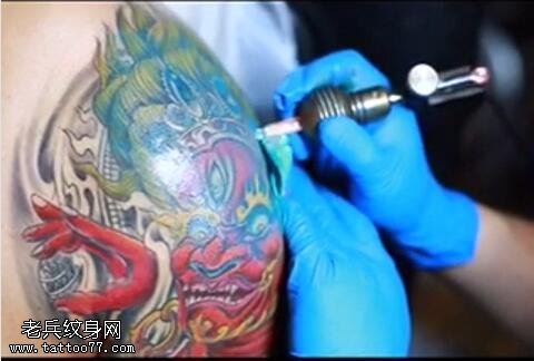 武汉技术最好的纹身师打造金刚力花臂纹身视频