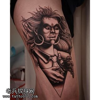 腿部的野人纹身图案