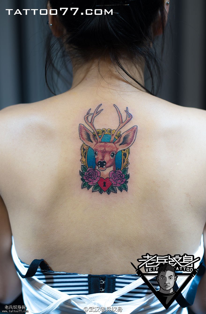 后背彩色小鹿纹身图案作品