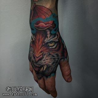 手面的老虎纹身图案