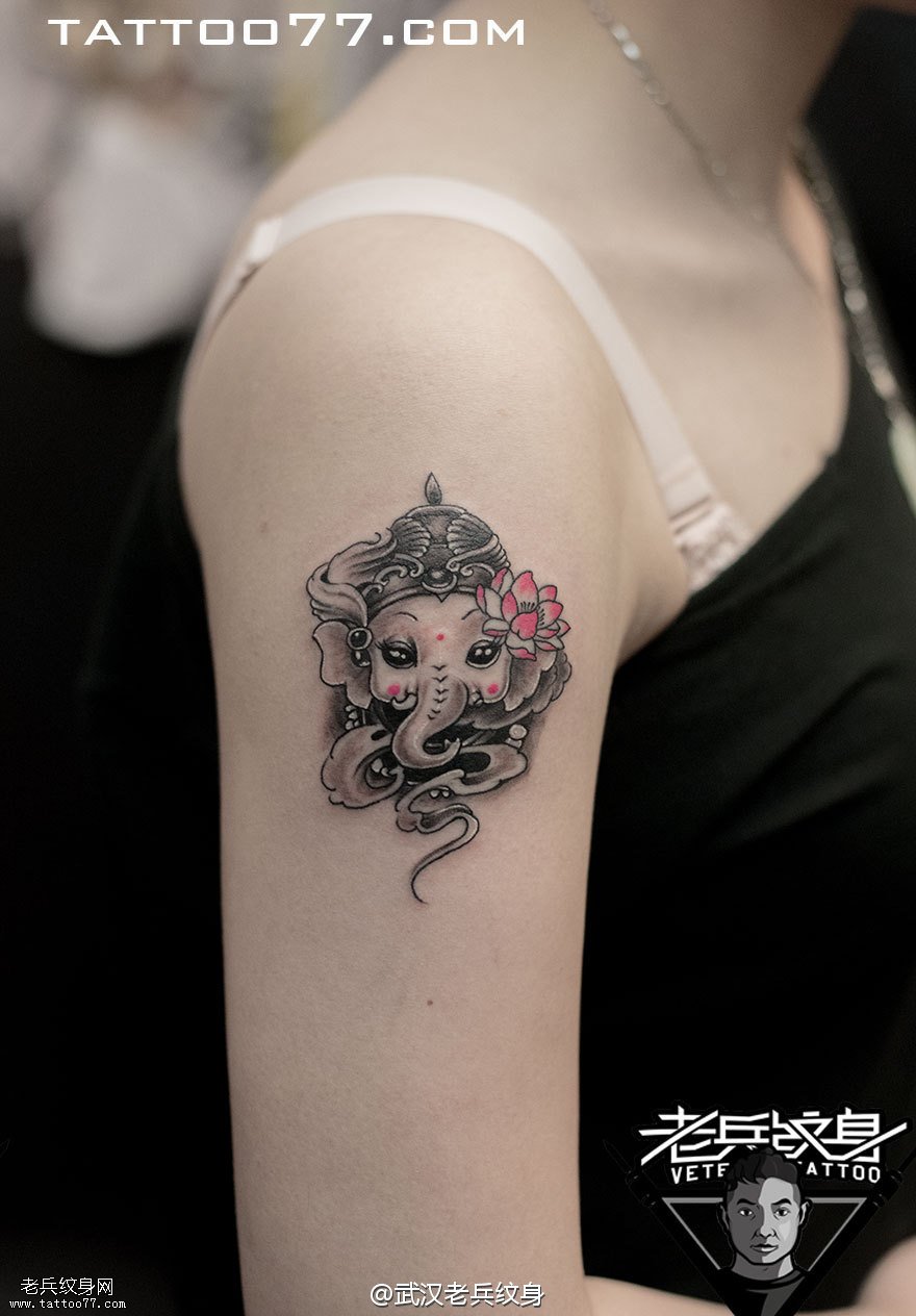 手臂可爱象神纹身图案作品