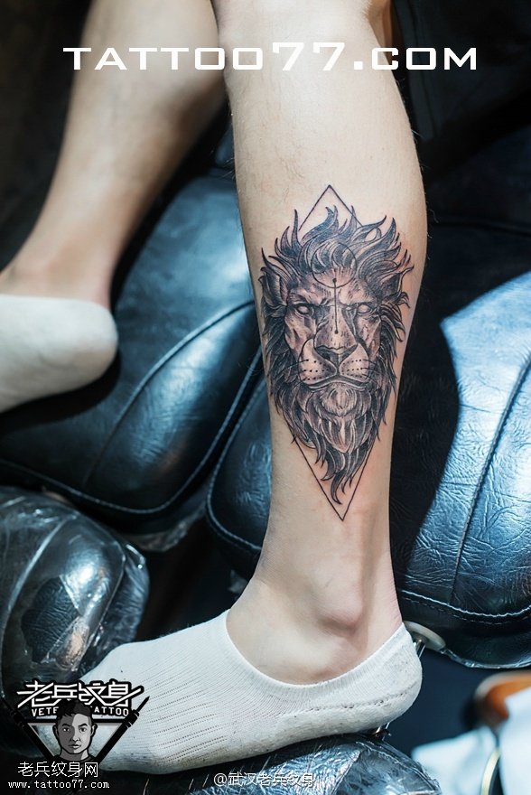 小腿狮子纹身图案作品