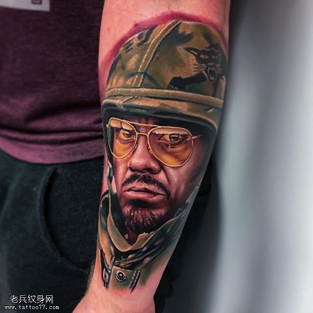 手臂工人肖像纹身图案