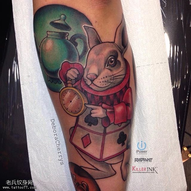 手臂的兔子哥纹身图案