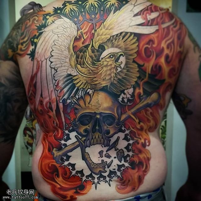 背部的雄鹰骷髅纹身图案