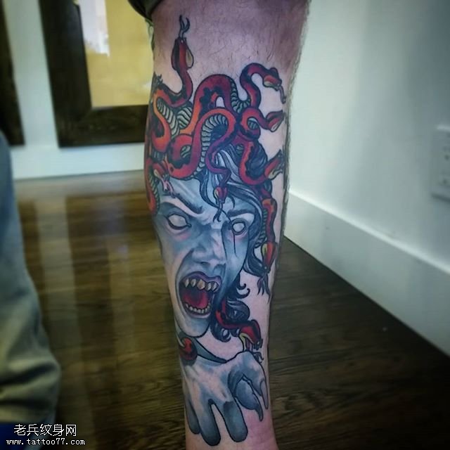 手臂鬼相蛇女纹身图案