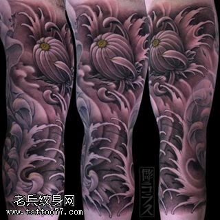 腿部的浪花纹身图案