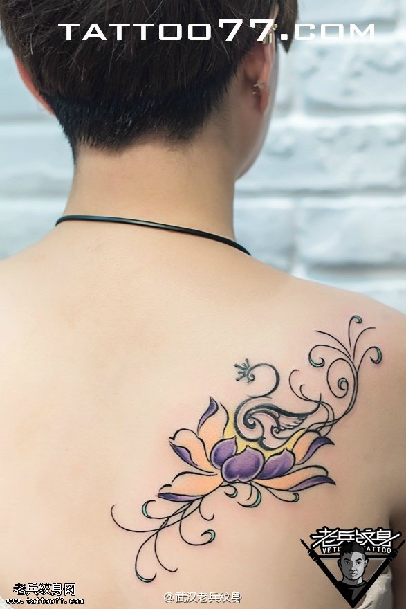 后背莲花纹身图案作品