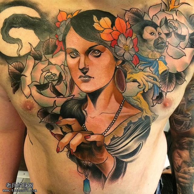 胸口的美女花卉纹身图案