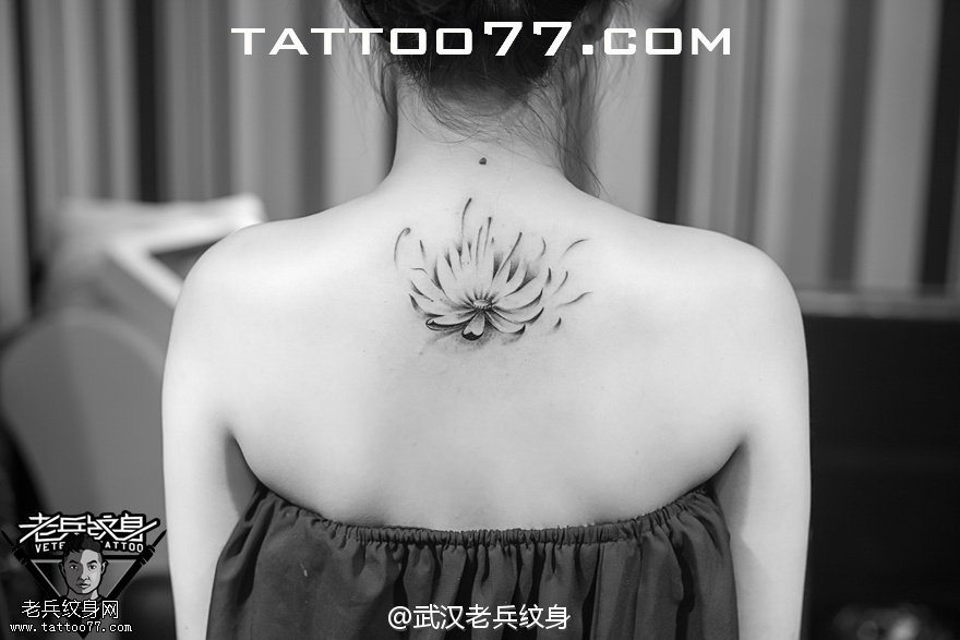 颈部水墨莲花纹身图案作品