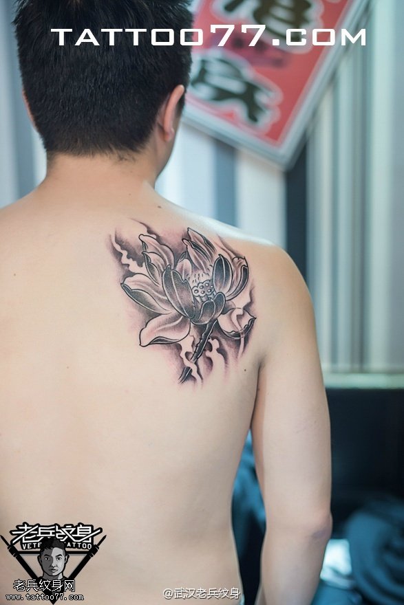 肩背莲花纹身图案作品