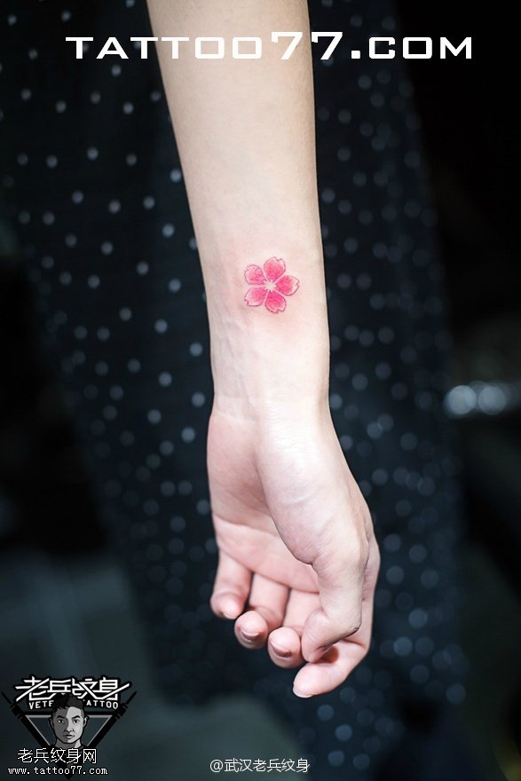 手腕樱花纹身图案作品