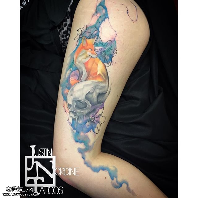 大腿水墨骷髅花纹身图案