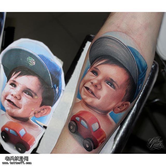 手臂的小男孩纹身图案