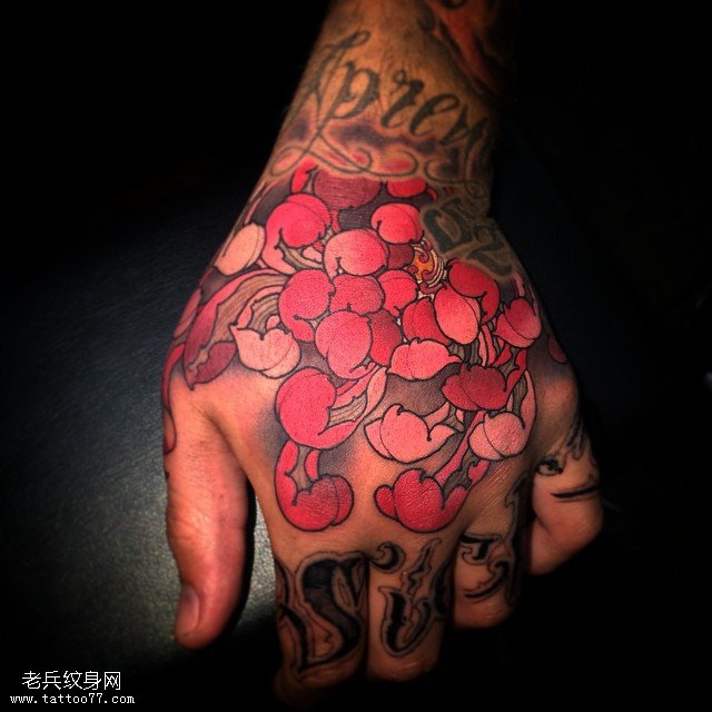 手背的牡丹英文纹身图案